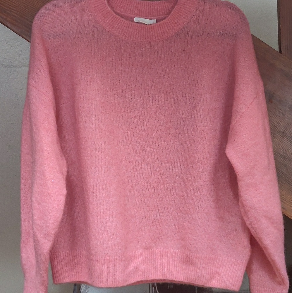 H&M pink sweater
